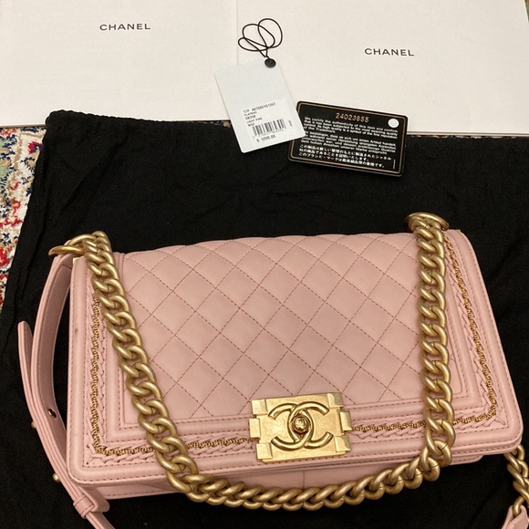 Chanel pink medium boy bag- matte gold chain - Picture 13 of 17
